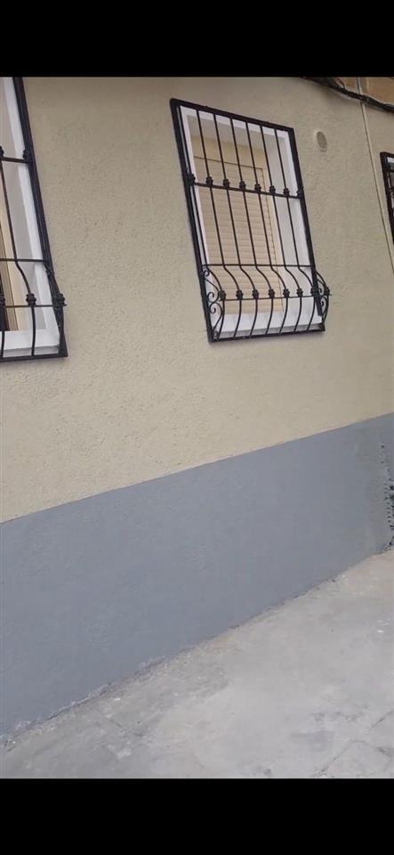 Shitet ambjent biznesi (ish apartament) kati i pare 3 dhoma