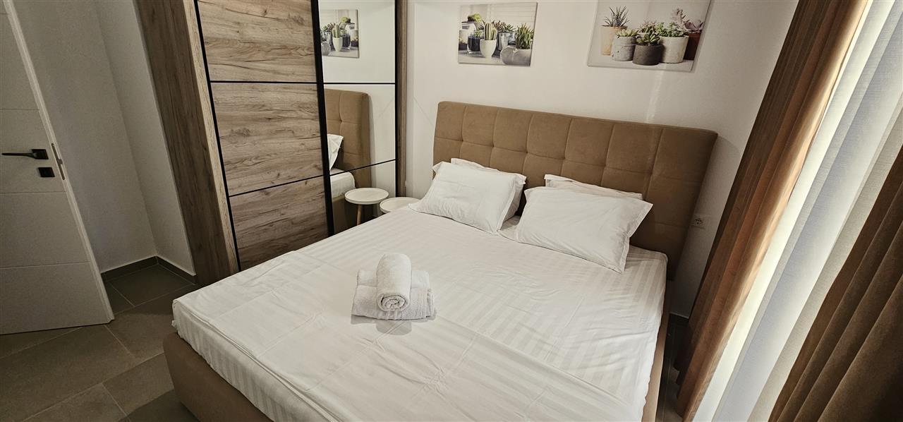 Apartament me qera ditore ne radhim plazh vlore 70€