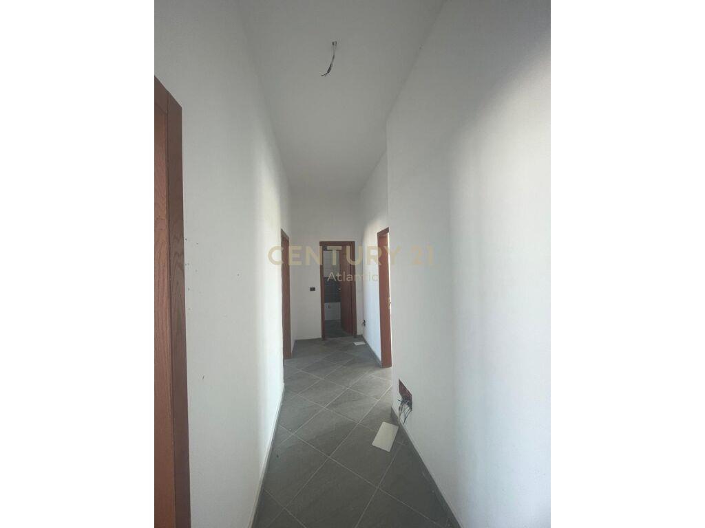 SHITET PAPAFINGO NE PLAZH HEKURUDHA!