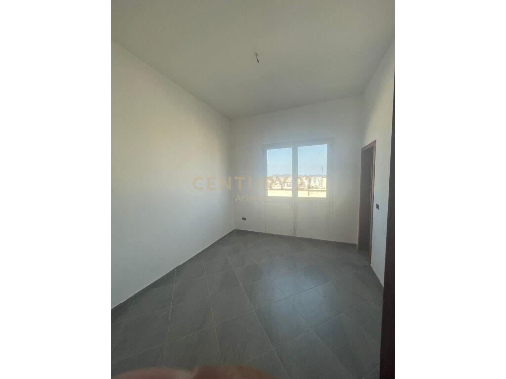 SHITET PAPAFINGO NE PLAZH HEKURUDHA!