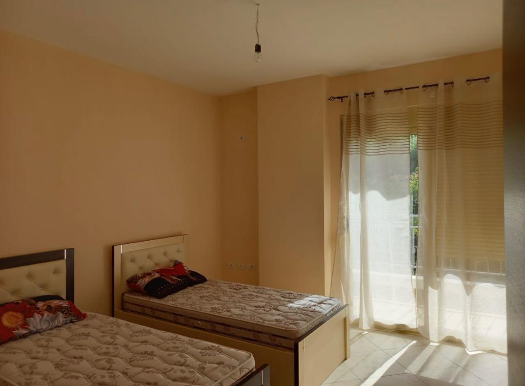 Qera Ditore Per 4-5 persona. Lungomare Vlore