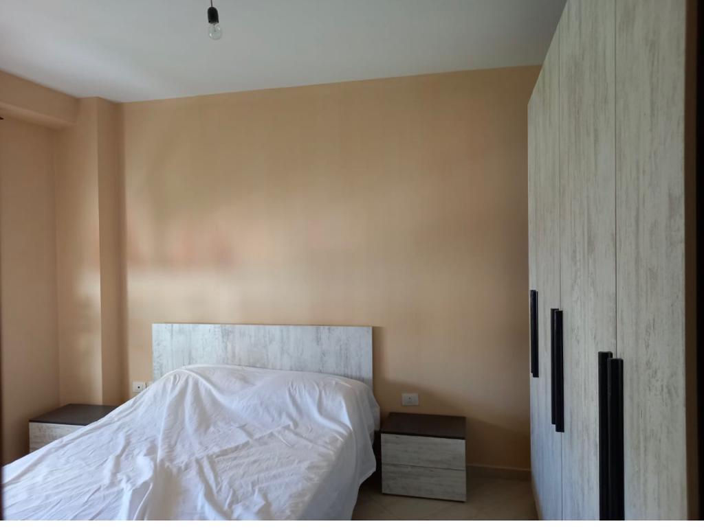 Qera Ditore Per 4-5 persona. Lungomare Vlore