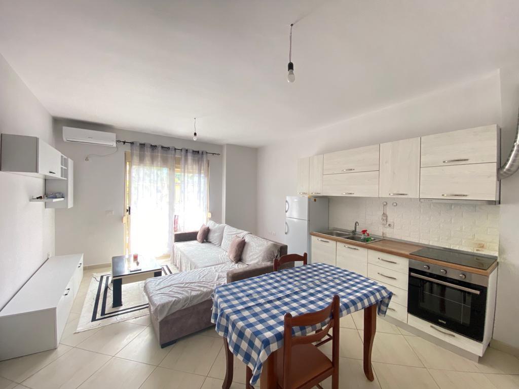 Qera Ditore Per 4-5 persona. Lungomare Vlore