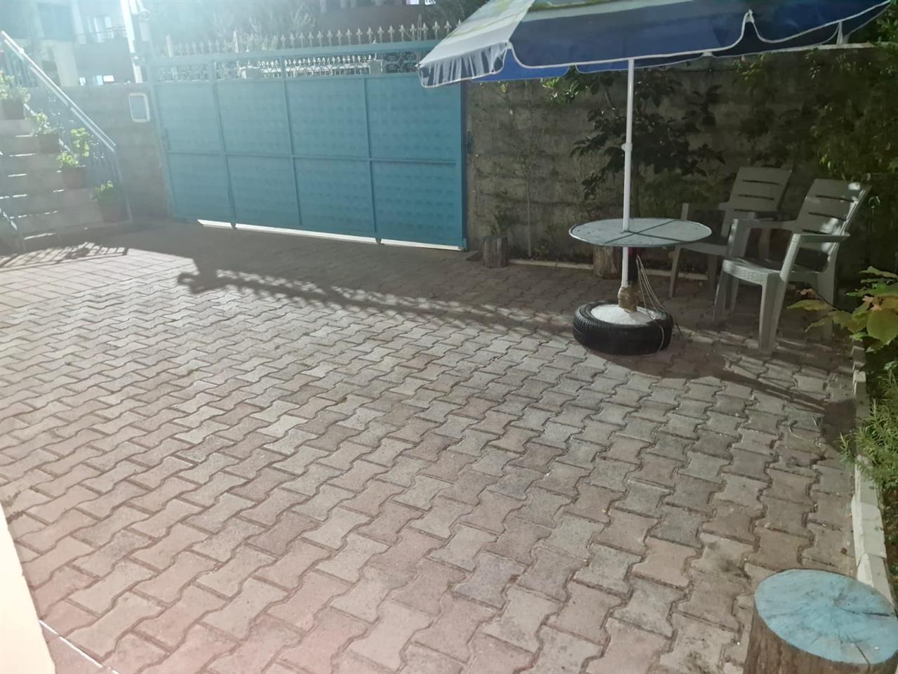 Jepet me qira Apartament 1+1 te Unaza, afer Tregut te madh i