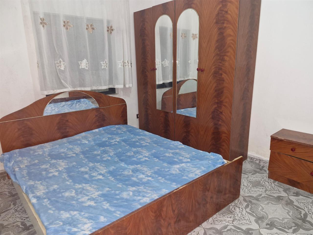 Jepet me qira Apartament 1+1 te Unaza, afer Tregut te madh i