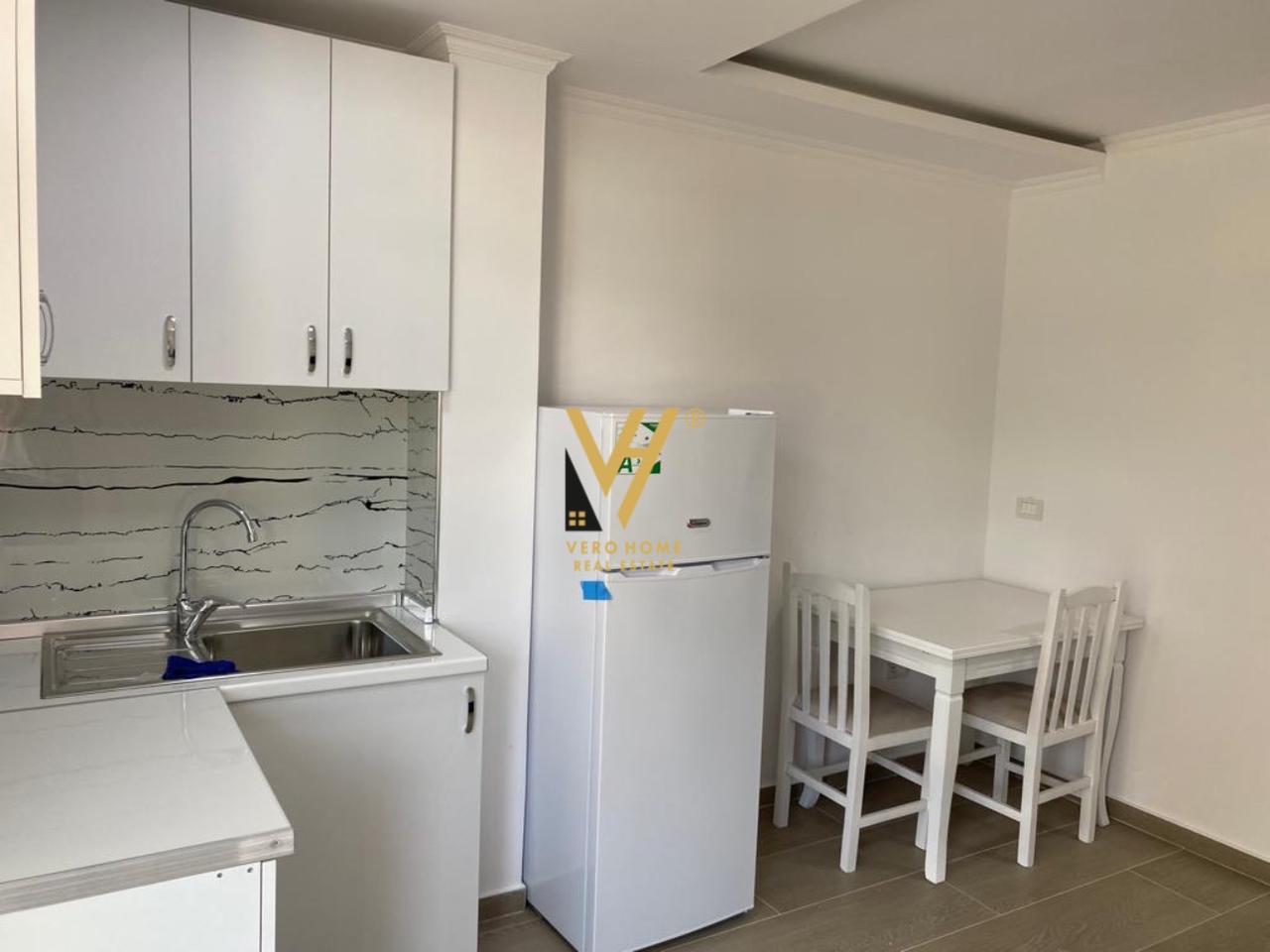 APARTAMENT1+1ME QERA TE SHKOLLA E BASHKUAR 400EURO