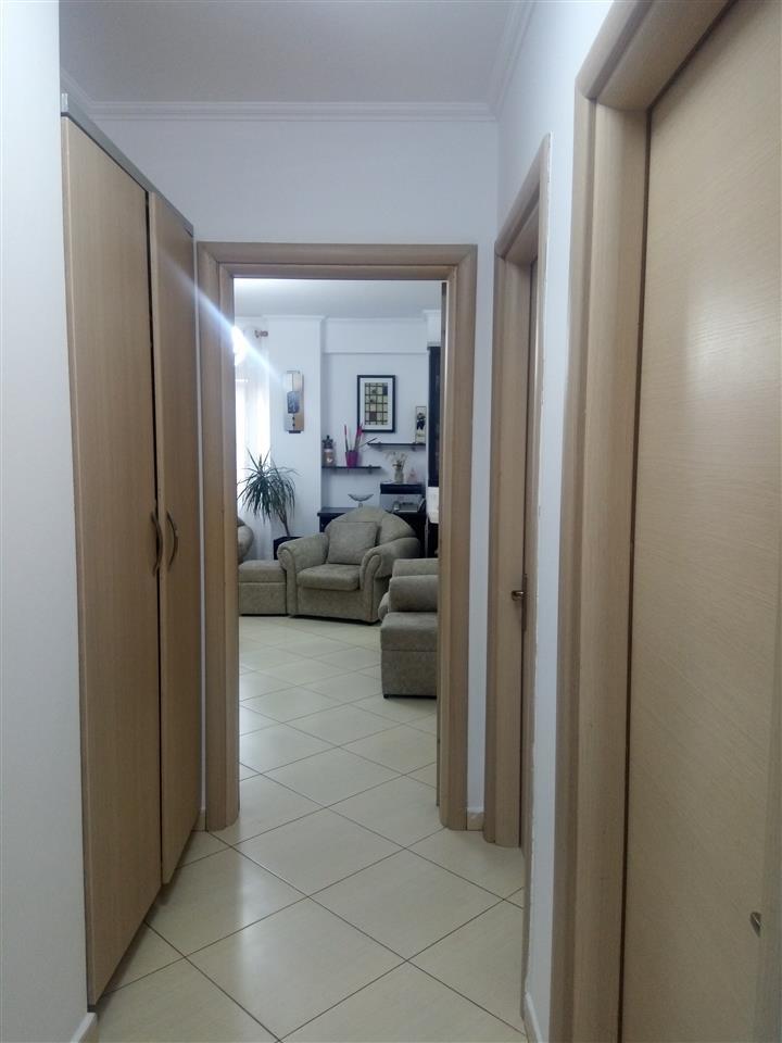 Tirane!:SHITET,Ap 3+1+2 banjo.