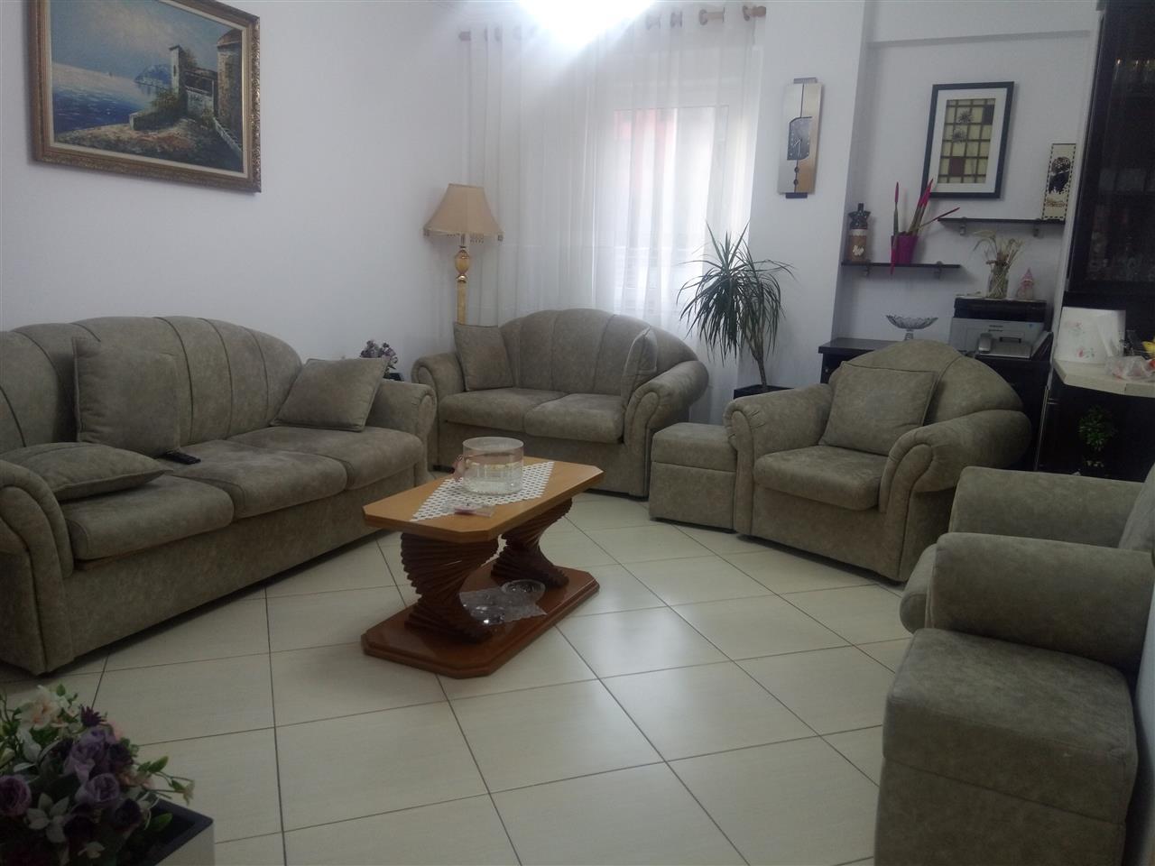 Tirane!:SHITET,Ap 3+1+2 banjo.