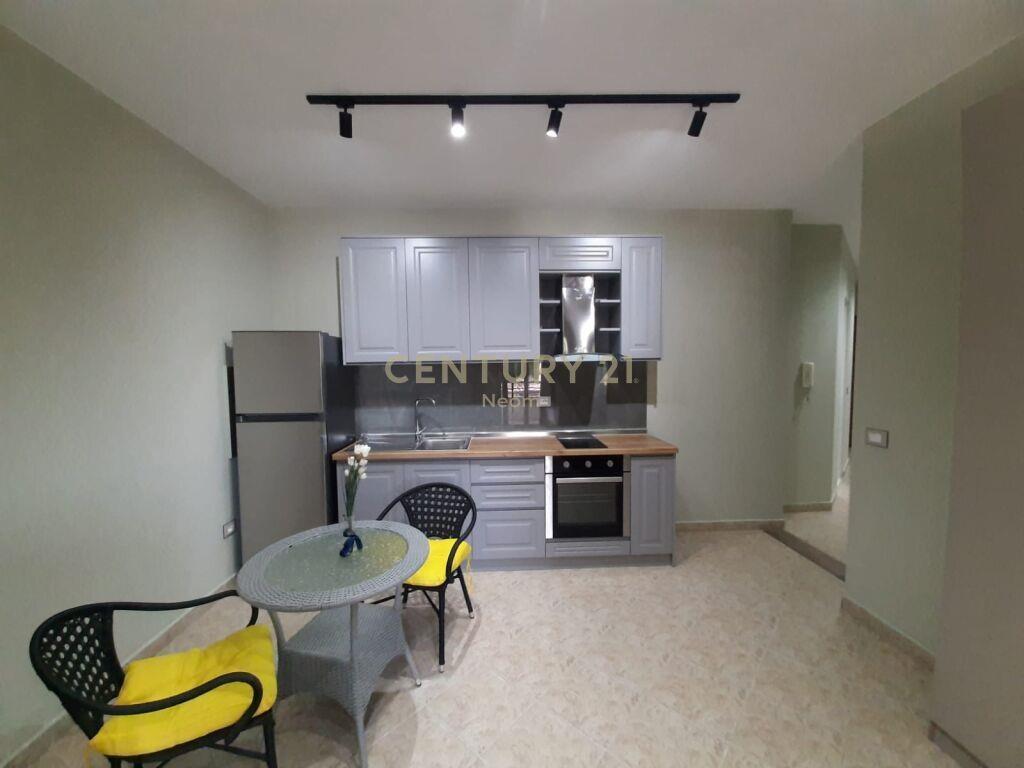 APARTAMENT ME QERA 1+1 TE ZONA MINISTRIA E JASHTME !!