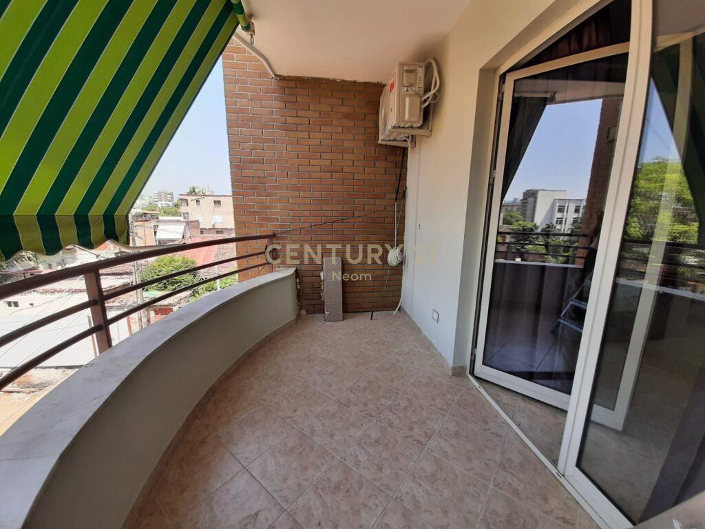 APARTAMENT ME QERA 1+1 TE ZONA MINISTRIA E JASHTME !!