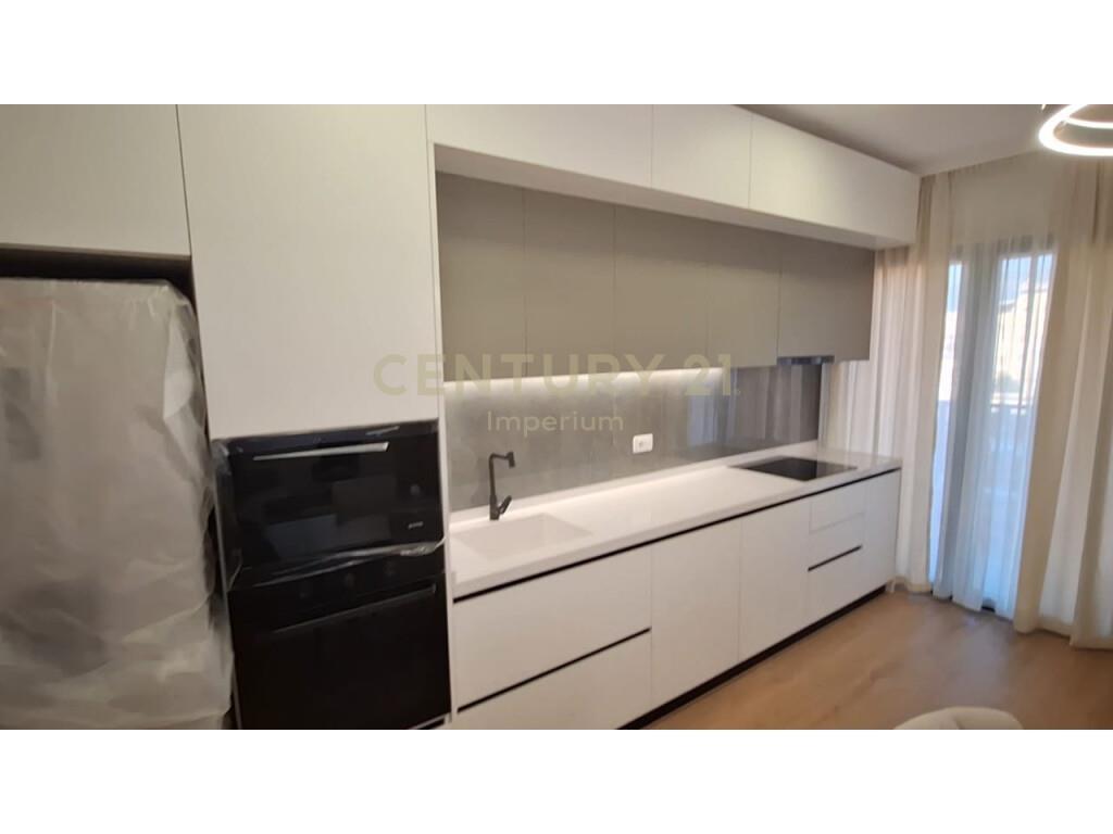 Qira | Apartament 2+1+2+Parkim | Rruga e Durresit 1100 €
