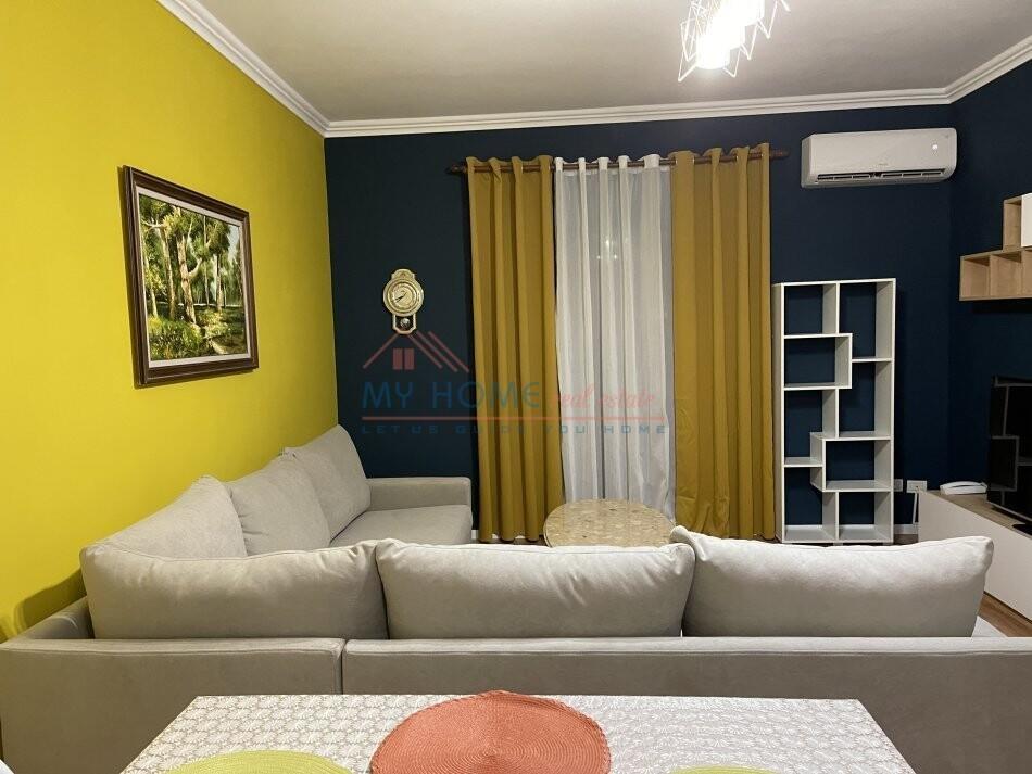 Apartament 2+1 me Qira tek Ish Restorant Durresi
