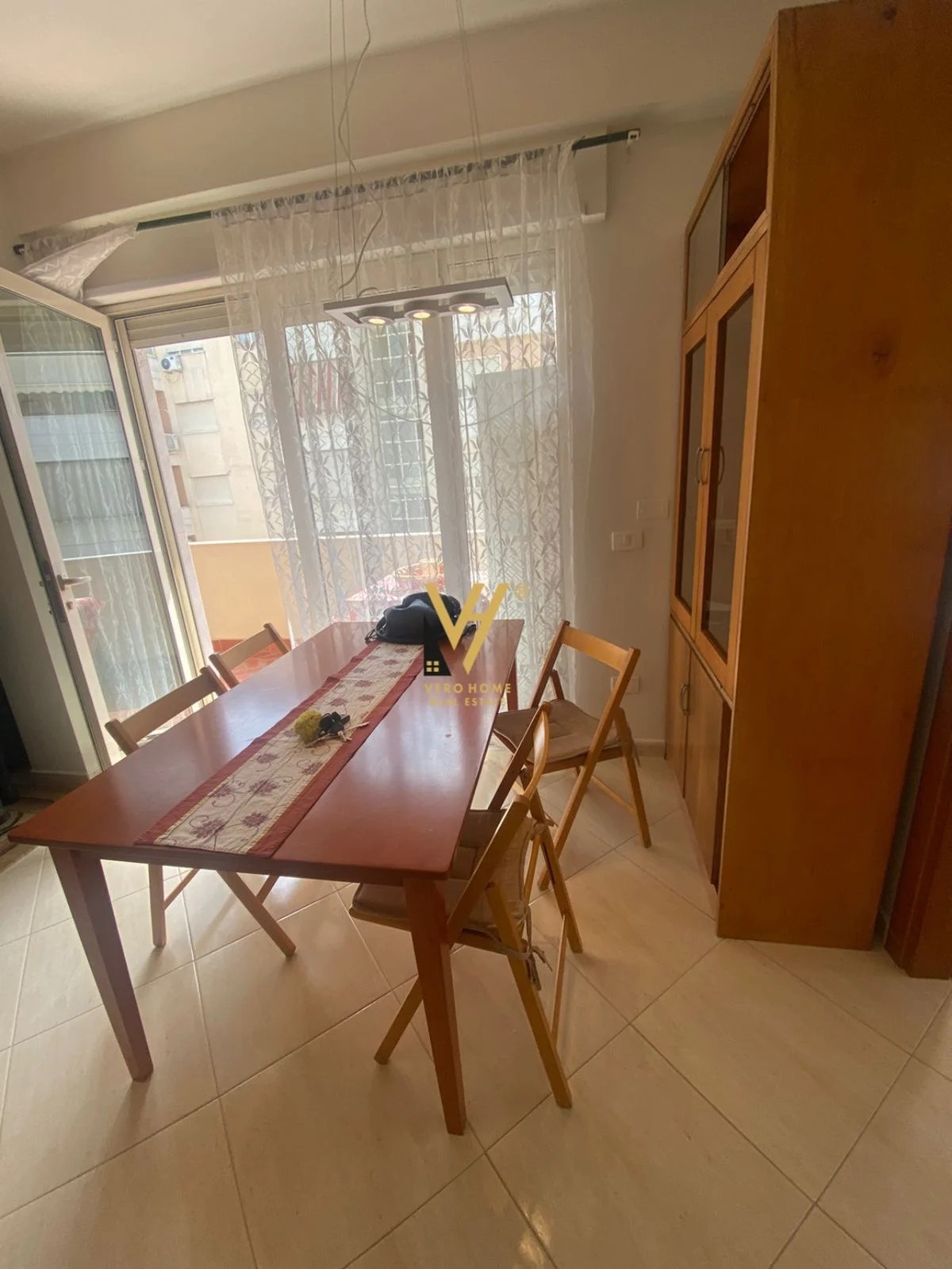 JEPET APARTAMENT 1+1ME QERA TE QENDRA KRISTAL 500E