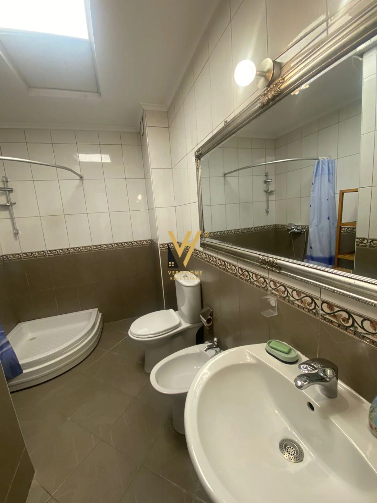 JEPET APARTAMENT 1+1ME QERA TE QENDRA KRISTAL 500E