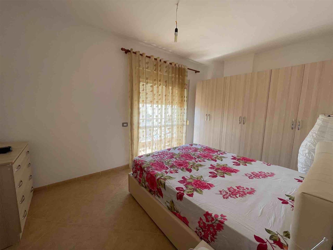 Shitet appartament 2+1 afer shkembit te kavajes