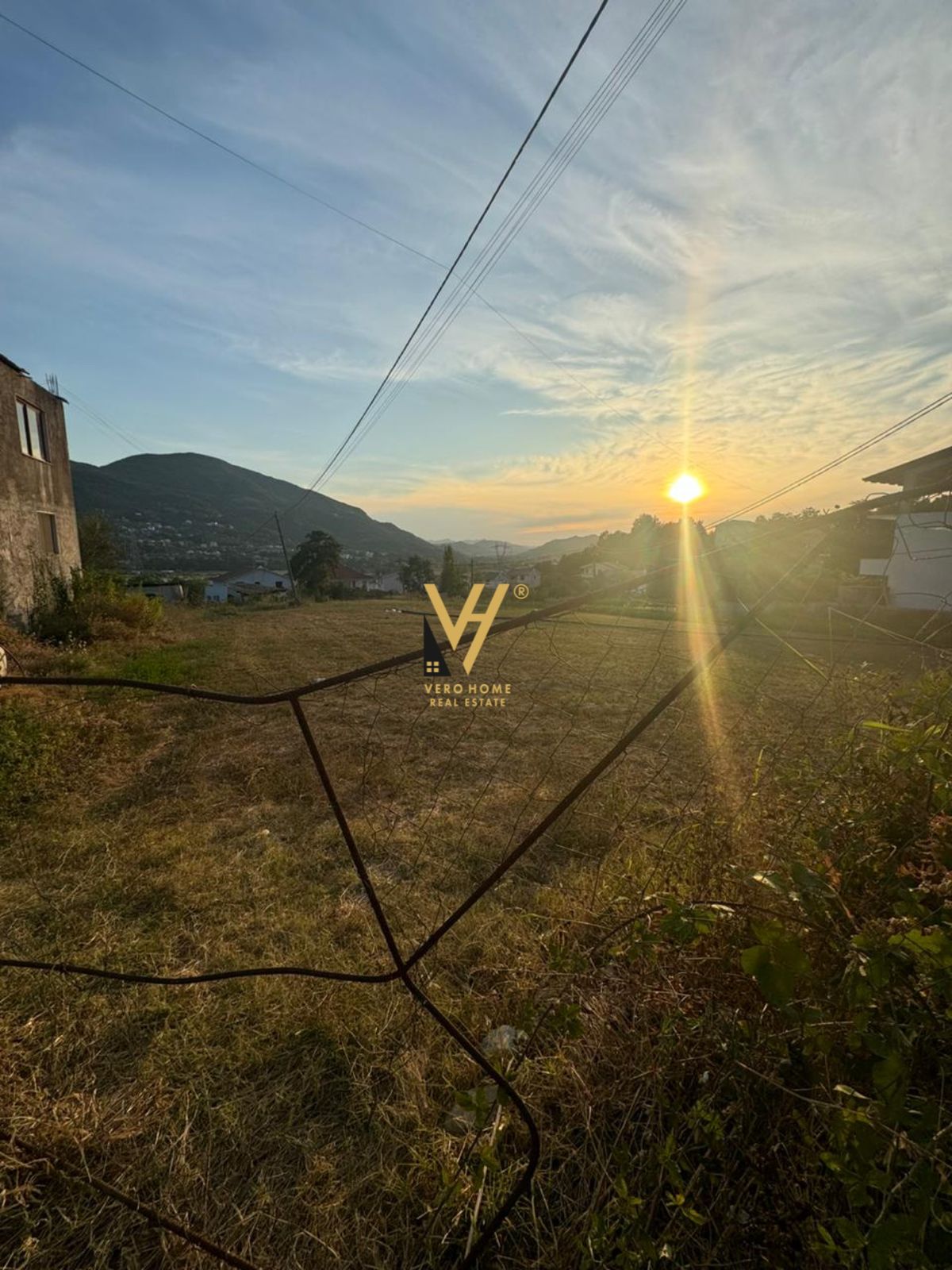 SHITET TRUALL 1.400 M2 NE MULLET 130.000 EURO