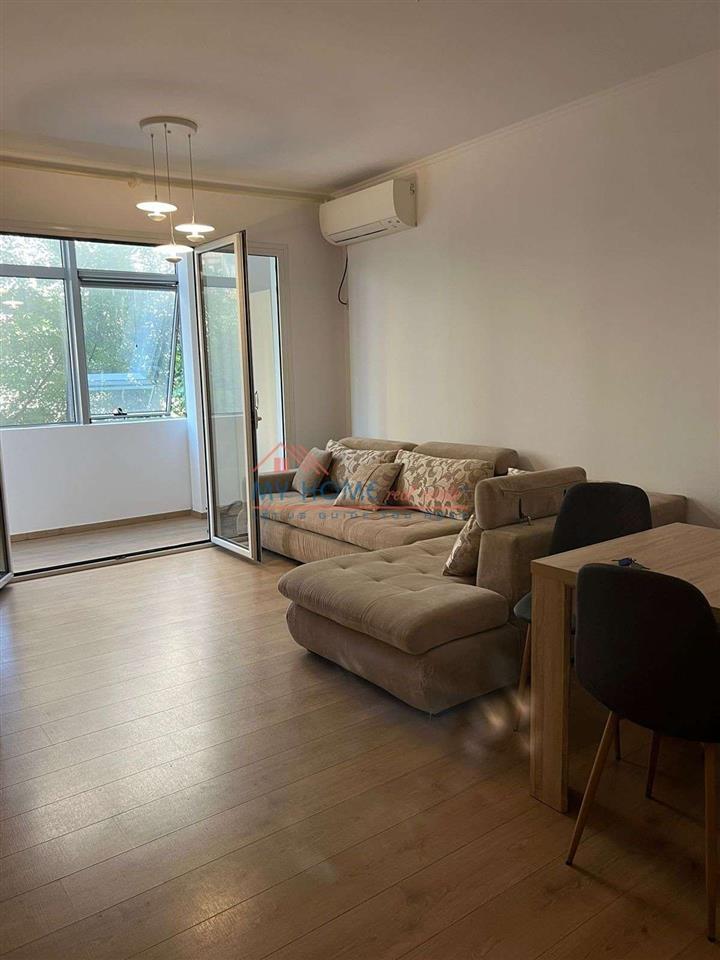 Apartament 2+1 ne shitje prane Square 21 ne Tirane