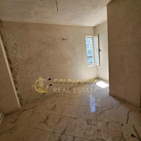 Shitet apartament 2+1+2