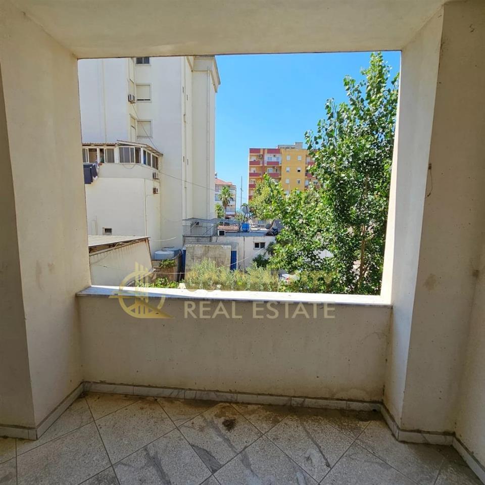 Shitet apartament 2+1+2