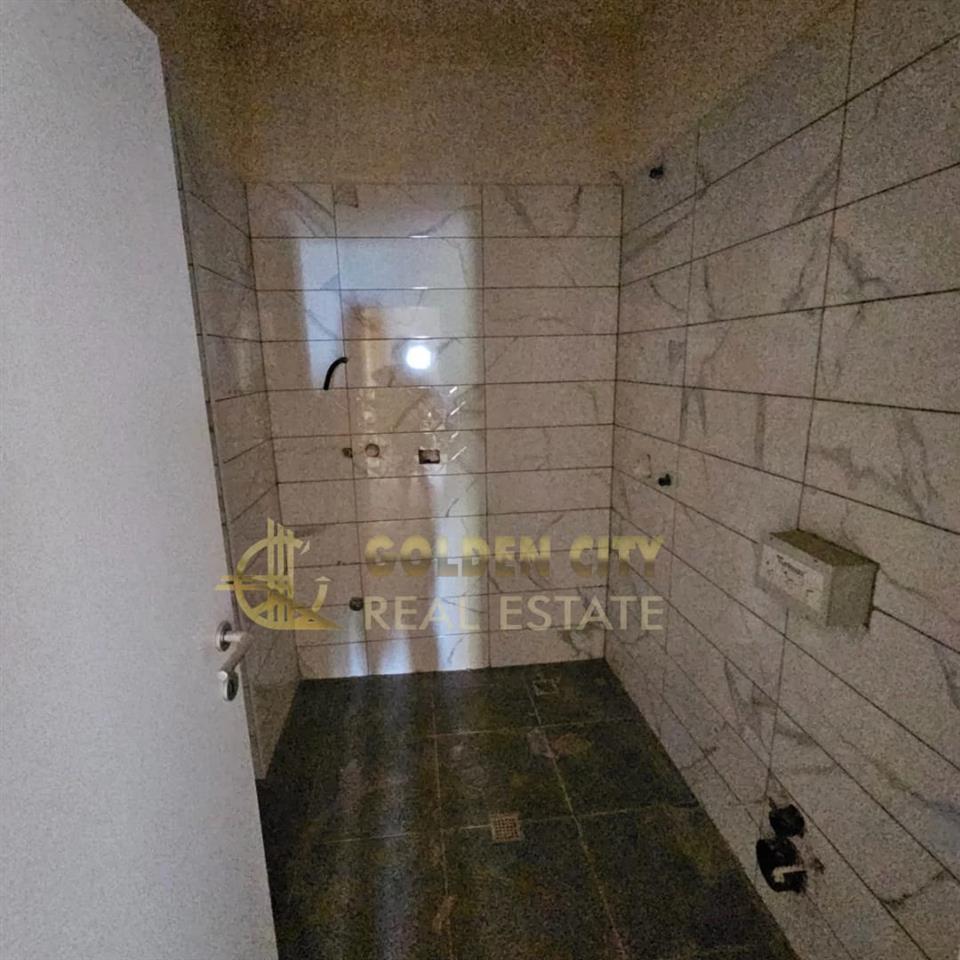 Shitet apartament 2+1+2