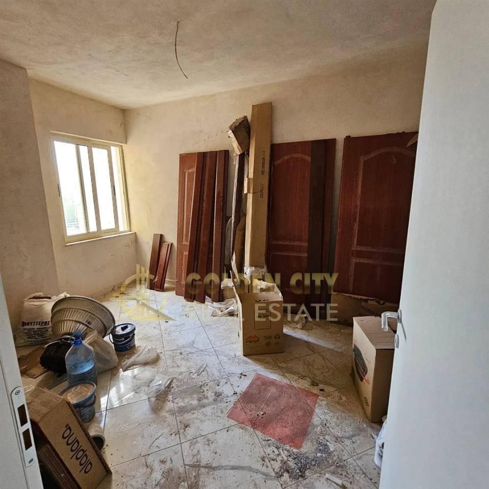 Shitet apartament 2+1+2