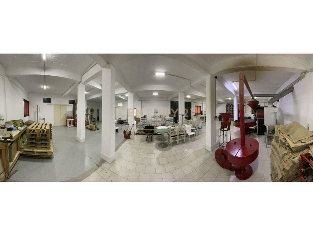 SHITET GODINA BIZNESI MULTIFUNKSIONALE !