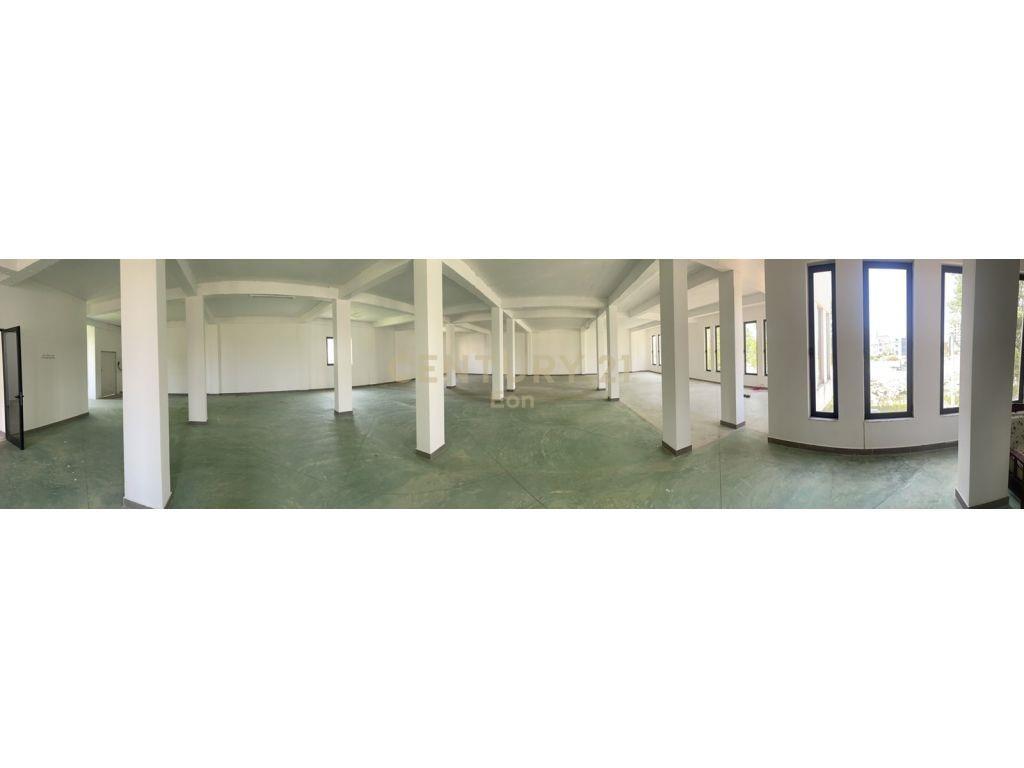 SHITET GODINA BIZNESI MULTIFUNKSIONALE !