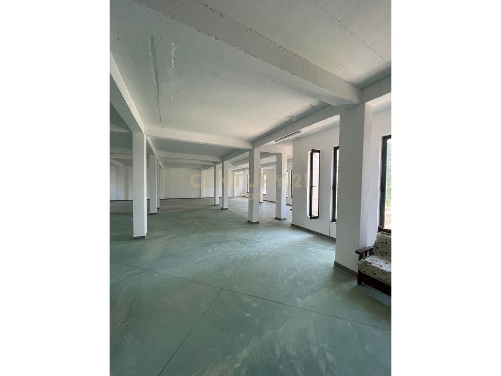 SHITET GODINA BIZNESI MULTIFUNKSIONALE !