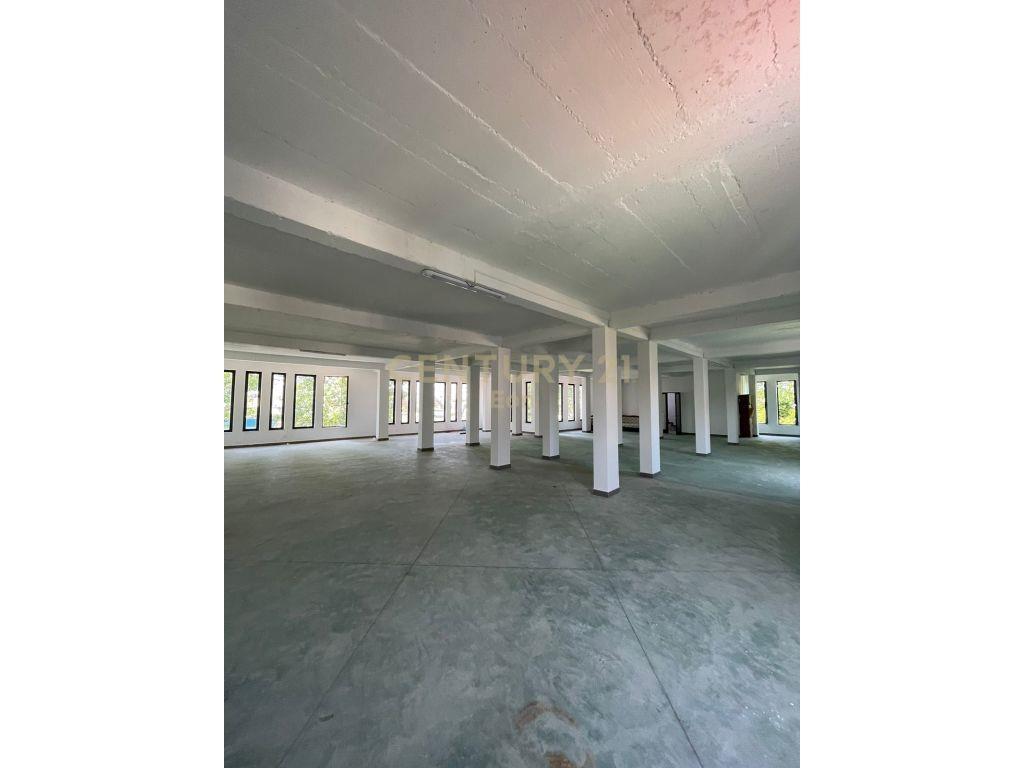 SHITET GODINA BIZNESI MULTIFUNKSIONALE !