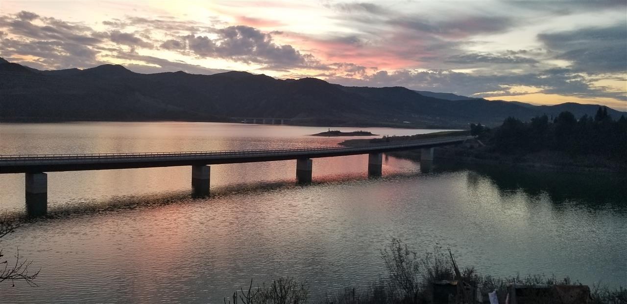 Shitet tokë dhe ndërtesë në Cerujë, Gramsh