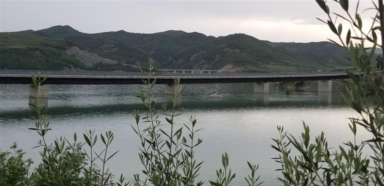 Shitet tokë dhe ndërtesë në Cerujë, Gramsh