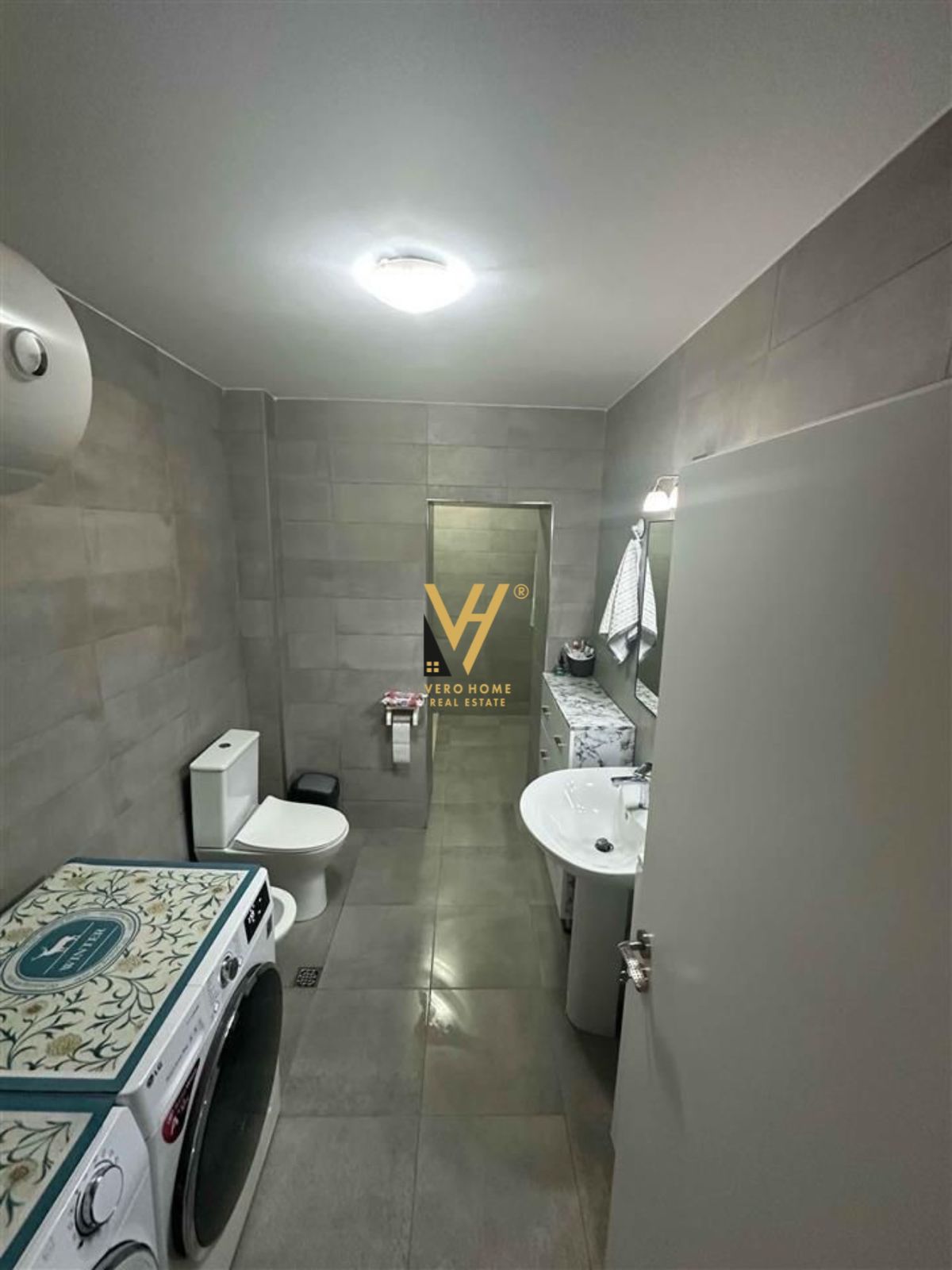 SHITET APARTAMENT 2+1TEK 21 DHJETORI 165.000 EURO