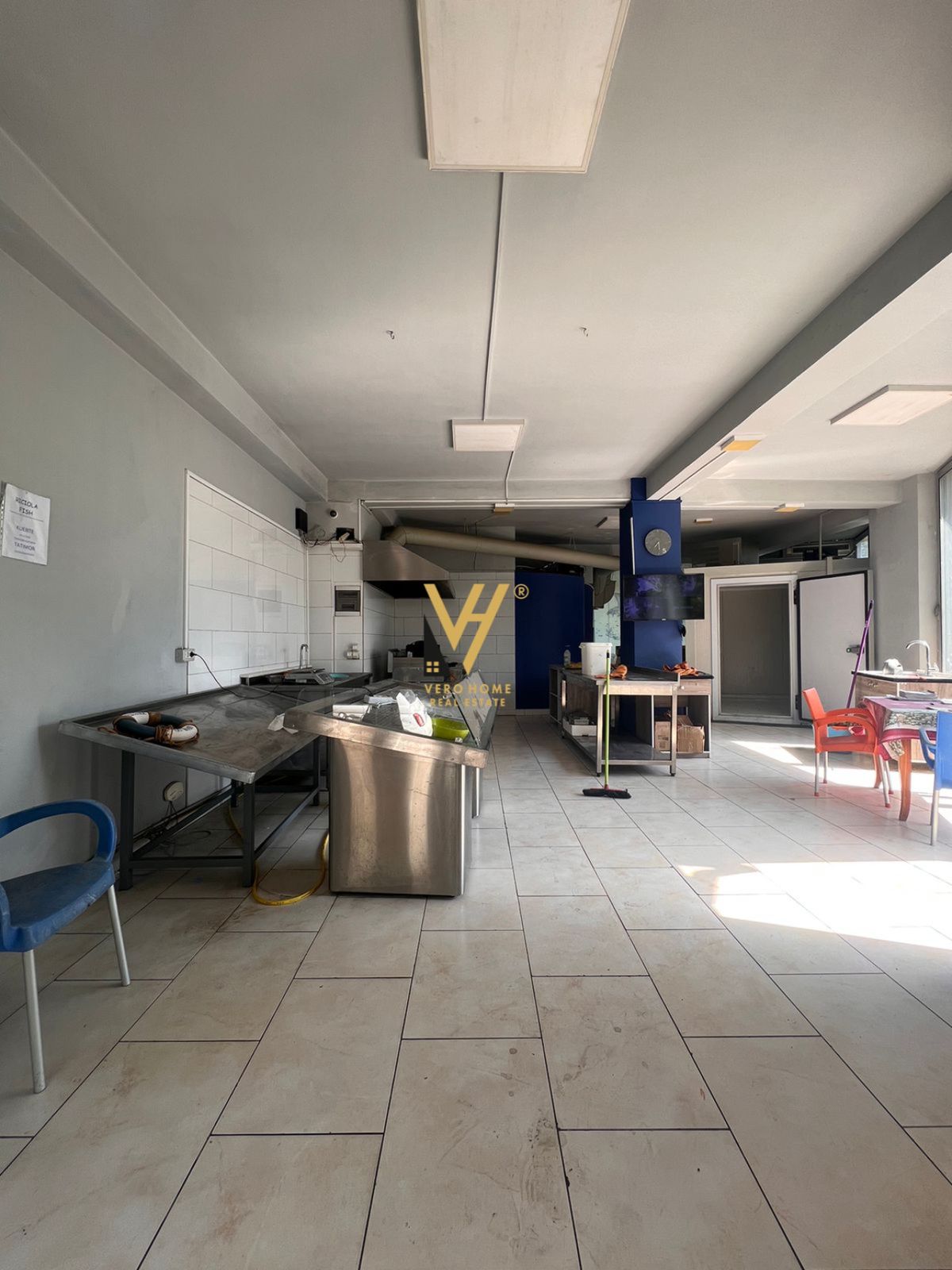 SHITET NJESI 78 M2 RRUGA XHON KENEDI 234.000 EURO