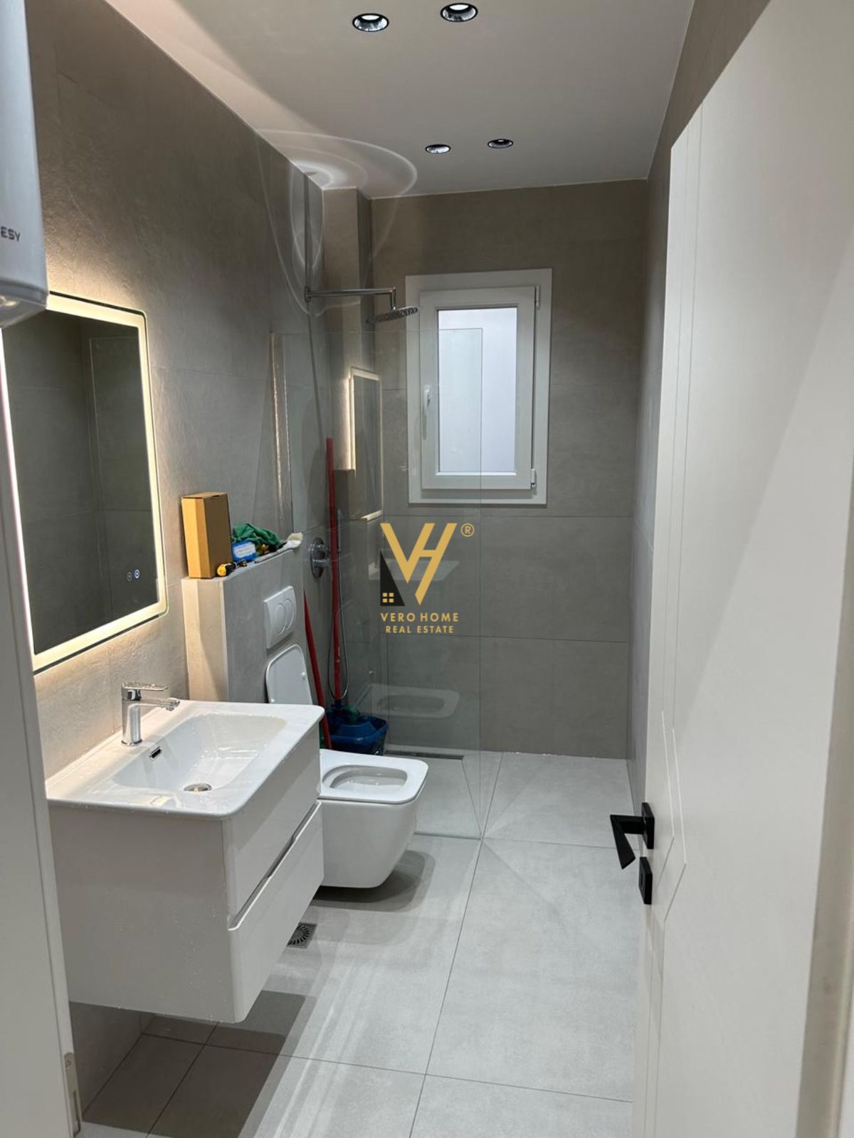 JEPET APARTAMENT 2+1 ME QERA TE VASO PASHO 800EURO