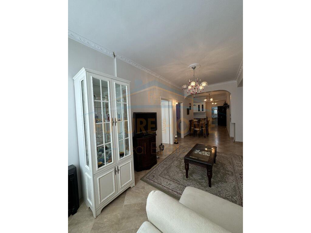 Qera, Apartament 2+1, Komuna e Parisit.