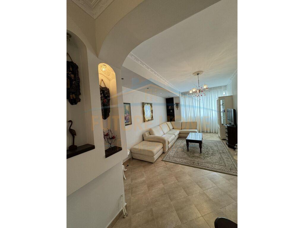 Qera, Apartament 2+1, Komuna e Parisit.