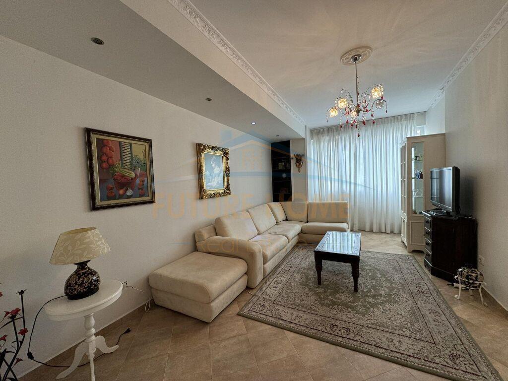 Qera, Apartament 2+1, Komuna e Parisit.