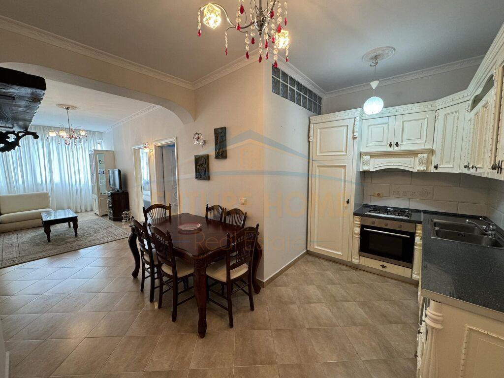 Qera, Apartament 2+1, Komuna e Parisit.