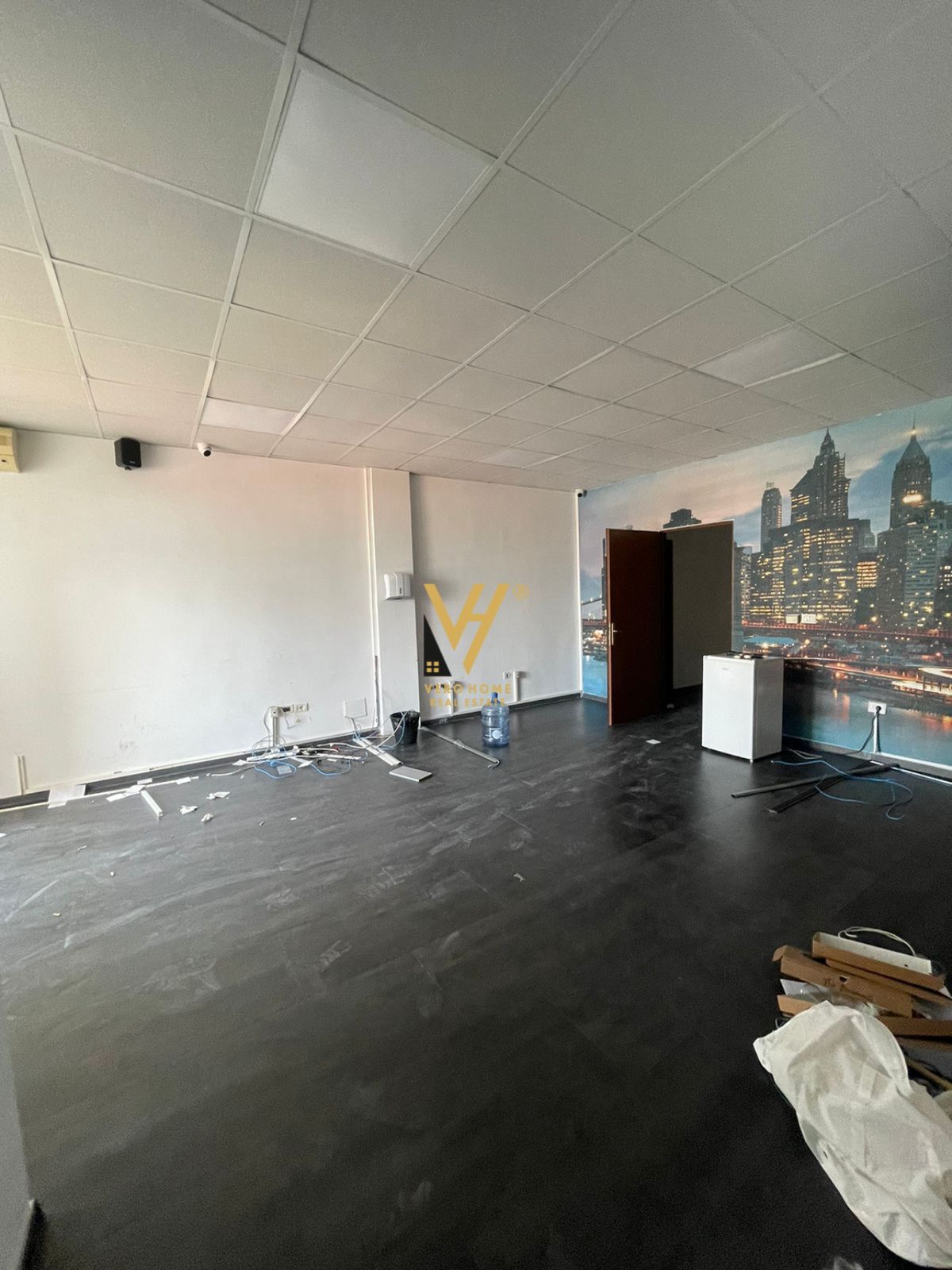 JEPET ZYRE 200 M2 ME QERA NE BLLOK 2.000 EURO