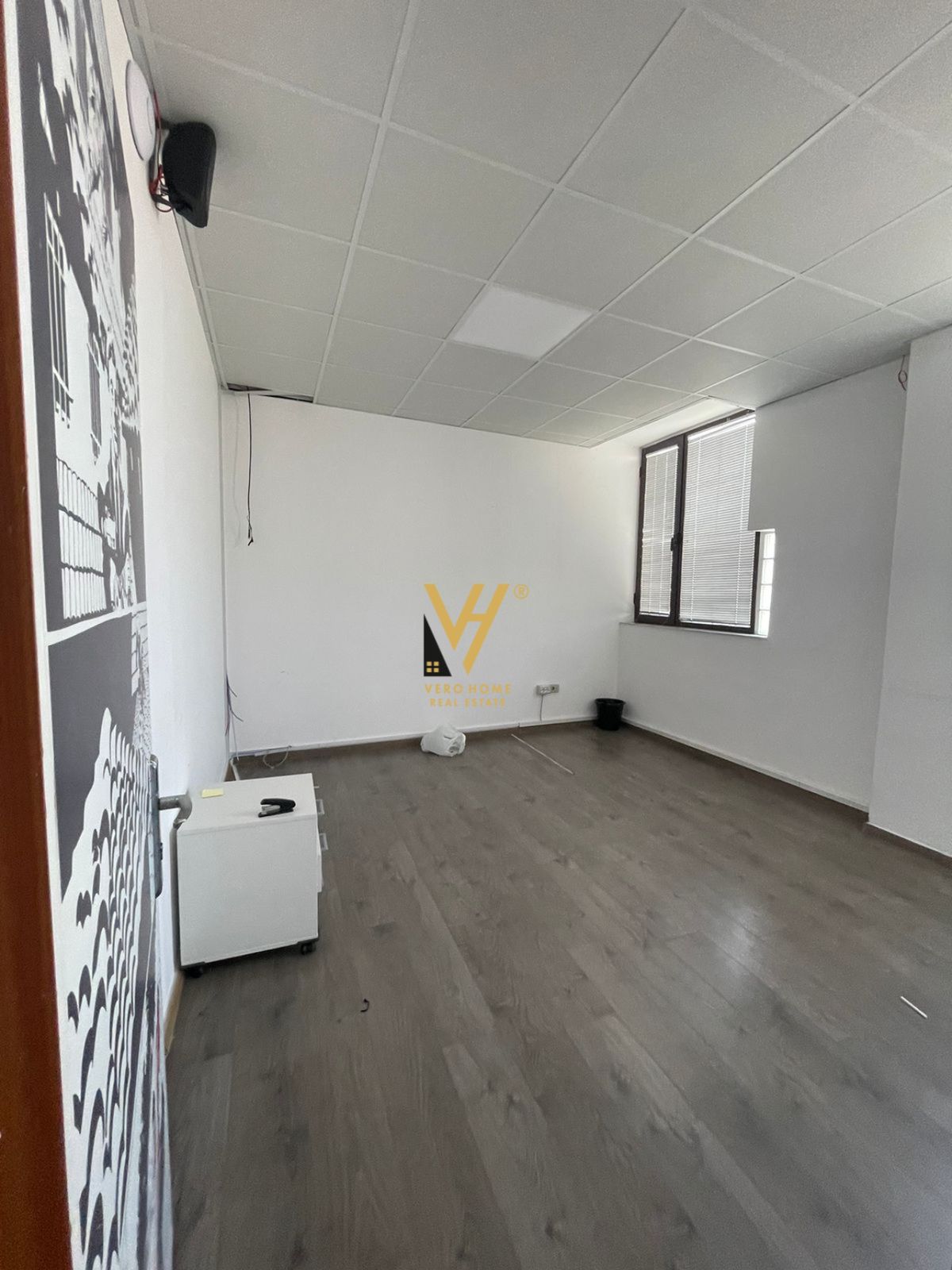 JEPET ZYRE 200 M2 ME QERA NE BLLOK 2.000 EURO