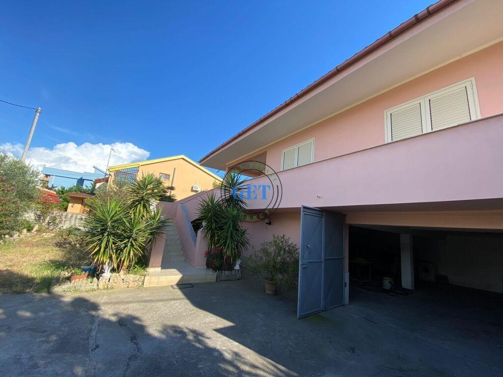 Shitet, Shtepi Private 2 Kateshe Shkozet, Durres.