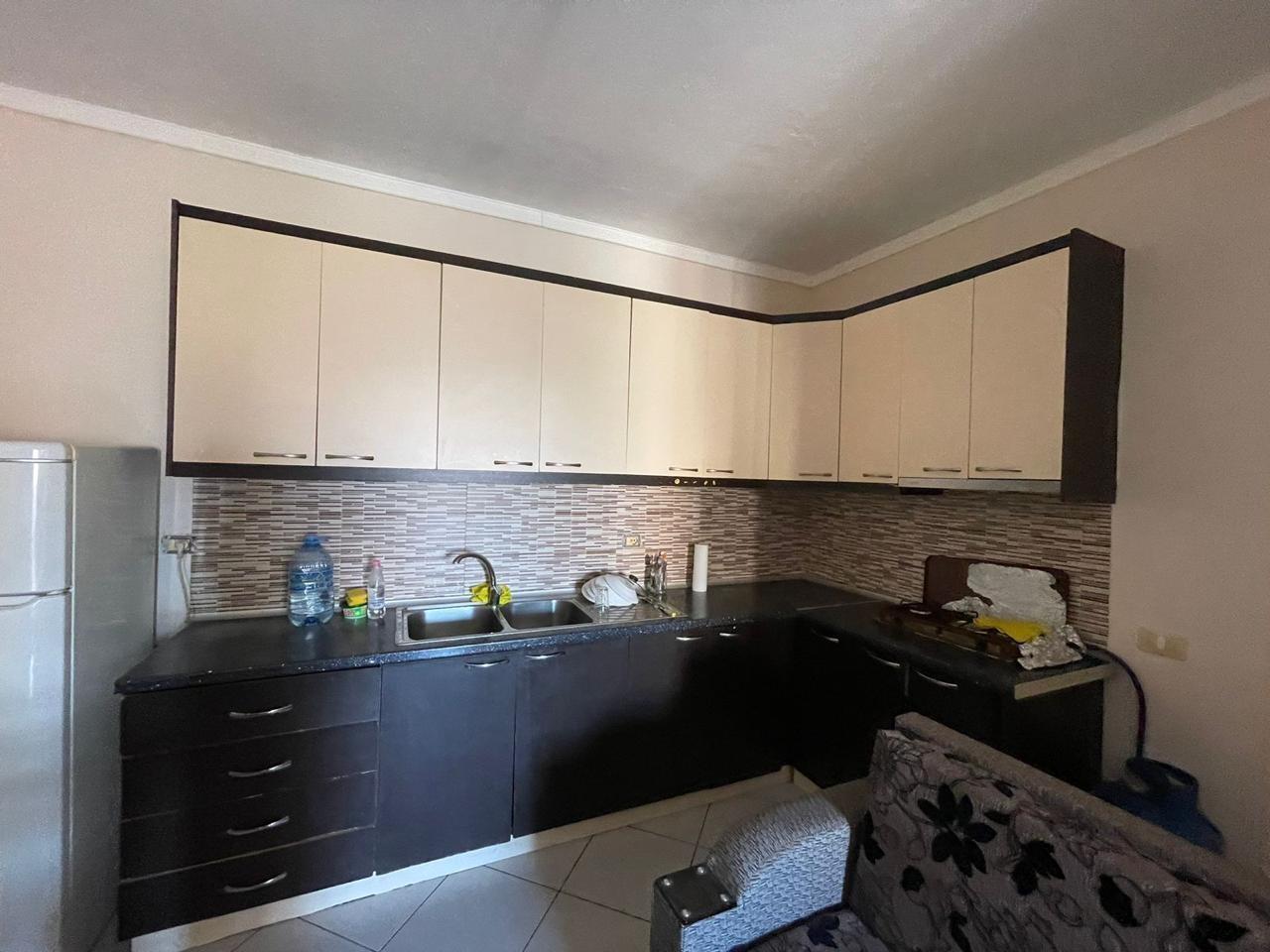 SHITET APARTAMENT 2+1 TEK STACIONI I PARE NE PLAZH !