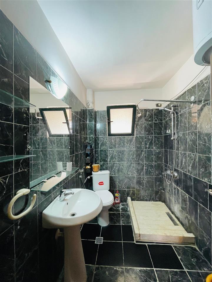 Disponojmë Apartament 1+1 për shitje, 21 Dhjetori Tiranë.