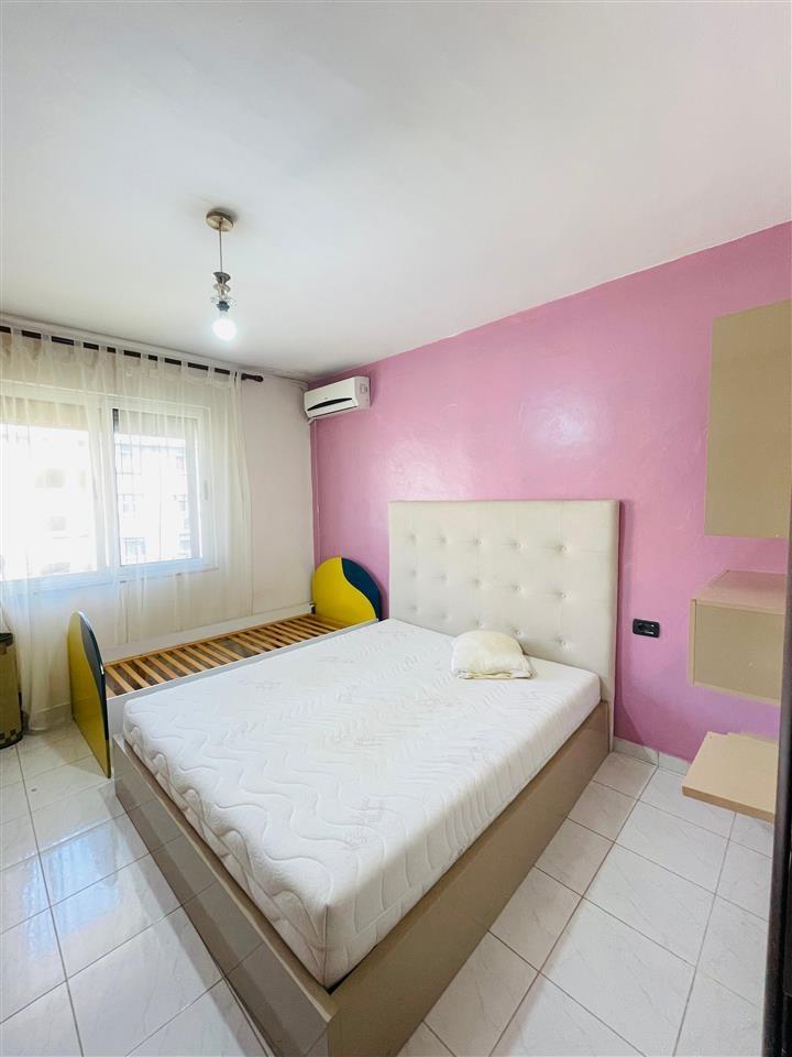 Disponojmë Apartament 1+1 për shitje, 21 Dhjetori Tiranë.