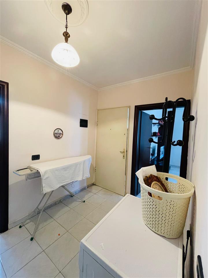 Disponojmë Apartament 1+1 për shitje, 21 Dhjetori Tiranë.