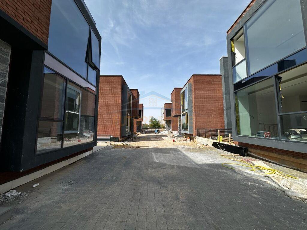 Shitet, Vilë Strukturë 2-katëshe, Farkë. 410,000 €