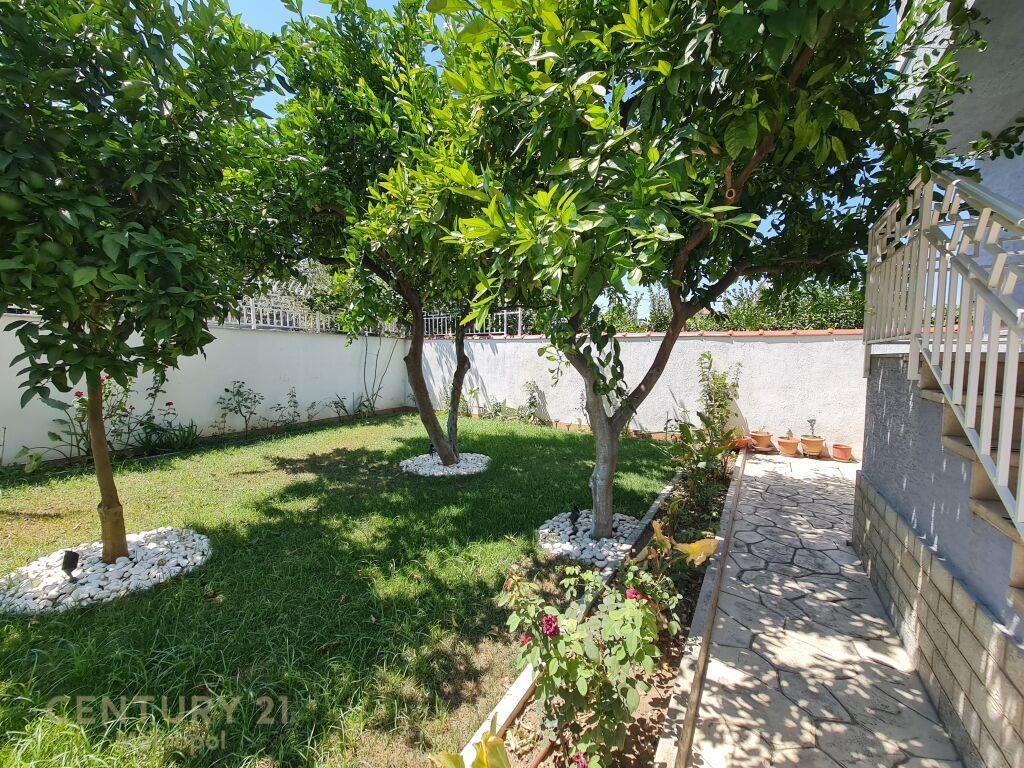 Qira | Apartament 3+1+2 | 21 Dhjetori 800 € | 138 m2
