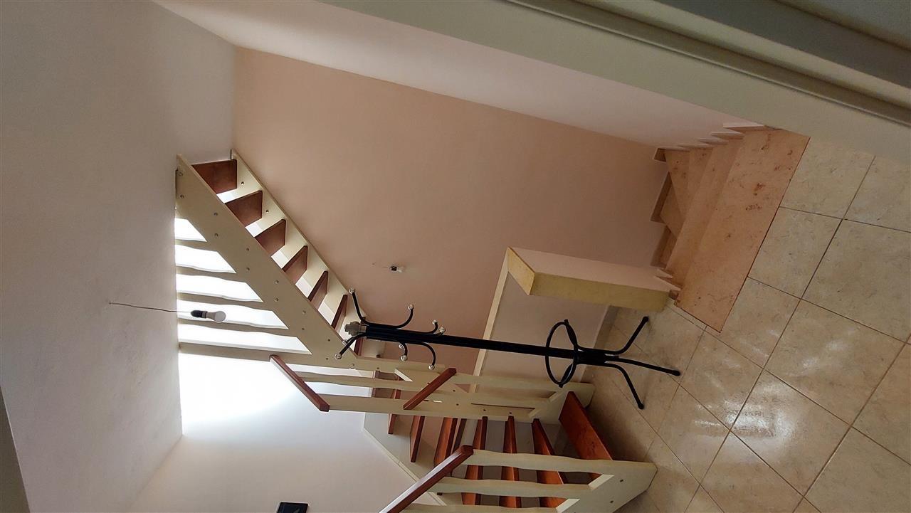 Shtëpi(vilë) tre katëshe