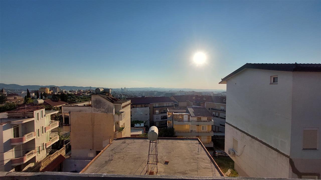 Shtëpi(vilë) tre katëshe