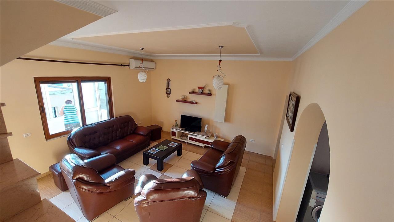 Shtëpi(vilë) tre katëshe